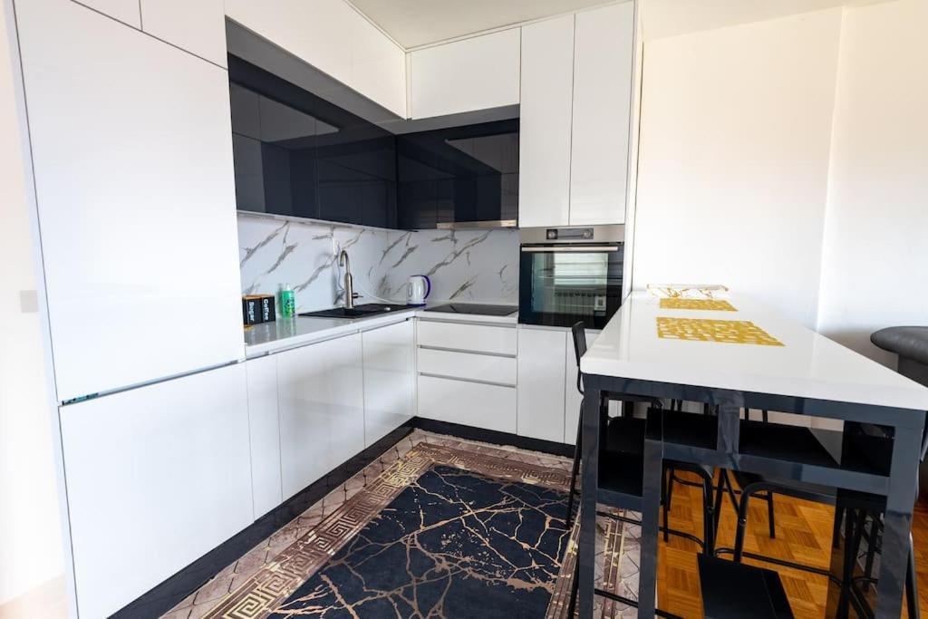 Apartment Aida No1 City View - Free Parking - Sarajevo Bagian luar foto