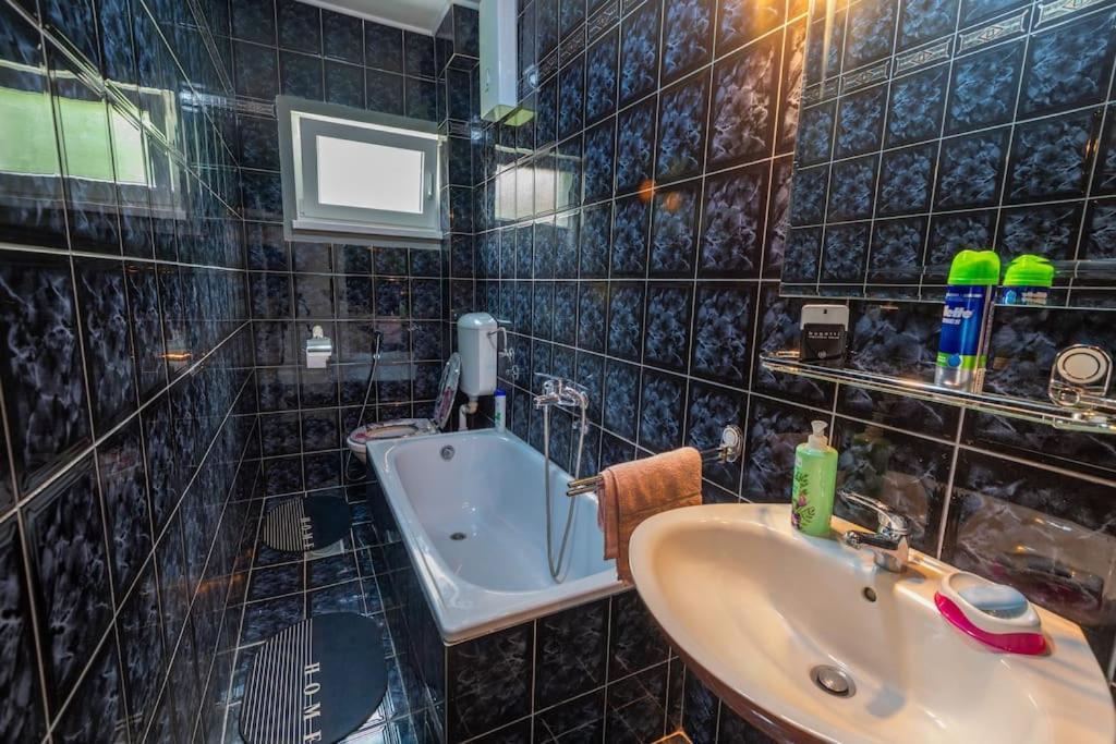 Apartment Aida No1 City View - Free Parking - Sarajevo Bagian luar foto